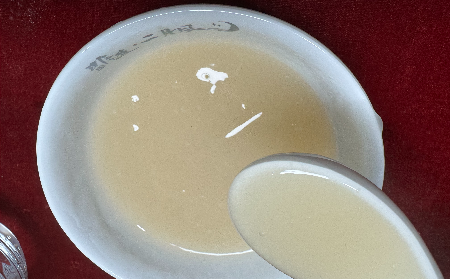 多少媽媽栽在輔導(dǎo)作業(yè)上！姥姥端來的一杯溫?zé)嵊袡C(jī)葛根粉，竟成了情緒 “滅火器”